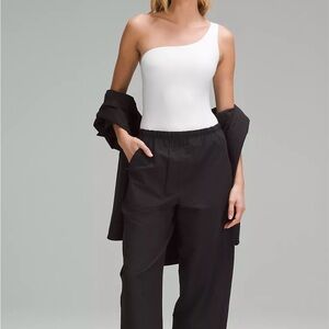 NWT Lululemon Lightweight Mid-Rise Barrel-Leg Crop Pants